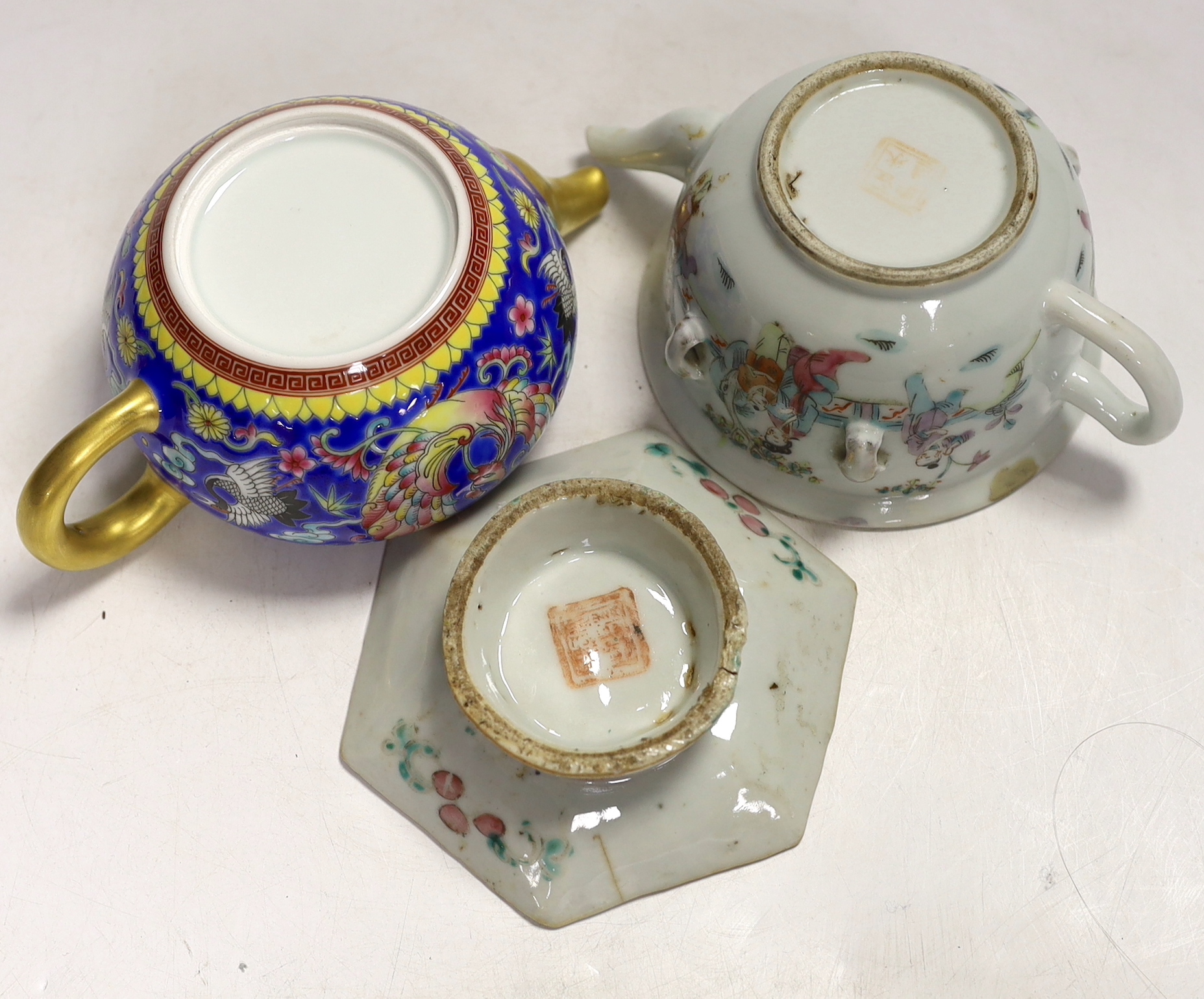 Two Chinese porcelain teapots (one missing cover) and a hexagonal pedestal dish, tallest 9.5cm